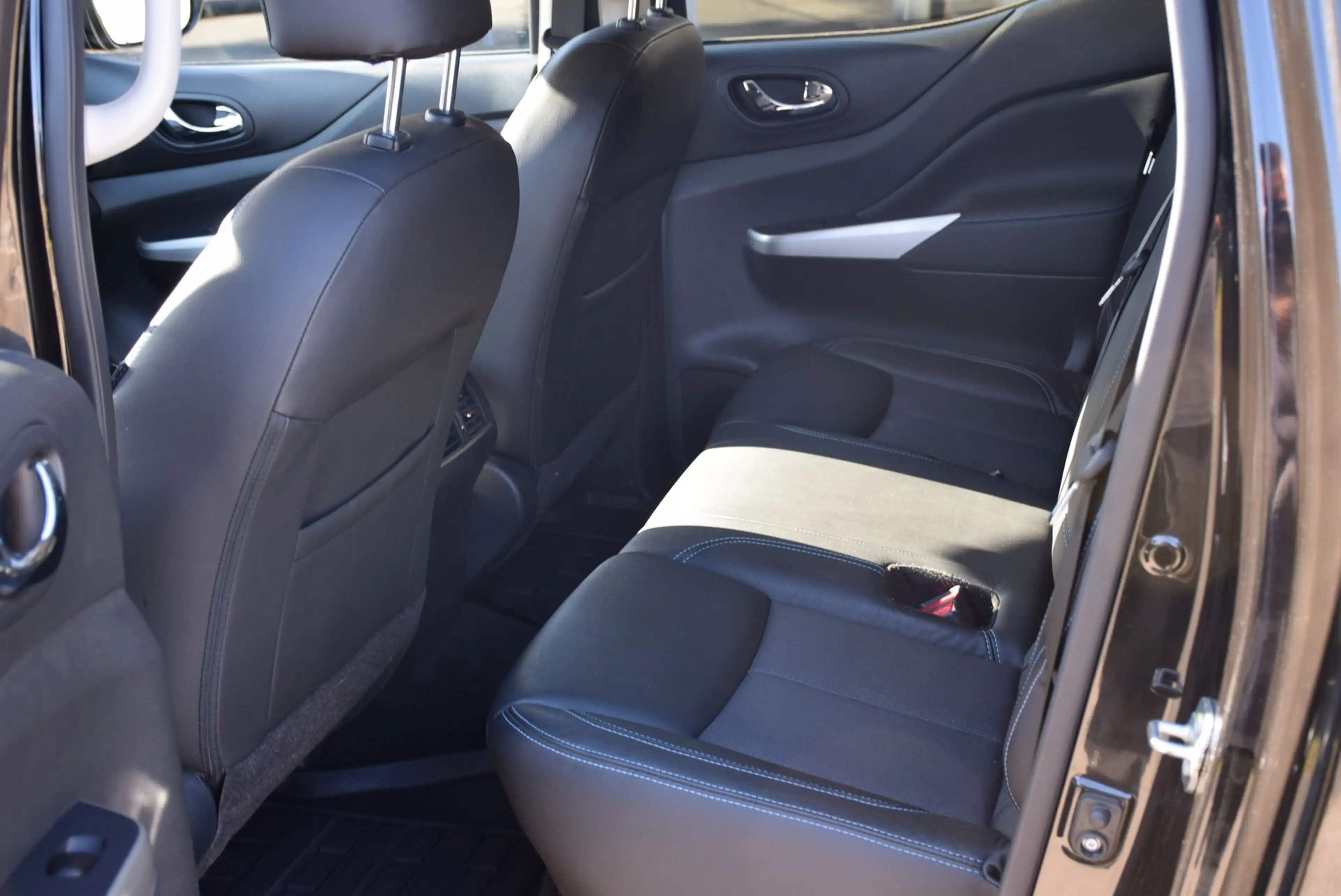 Nissan Navara dCi N-Guard Double Cab AUT — photo 17