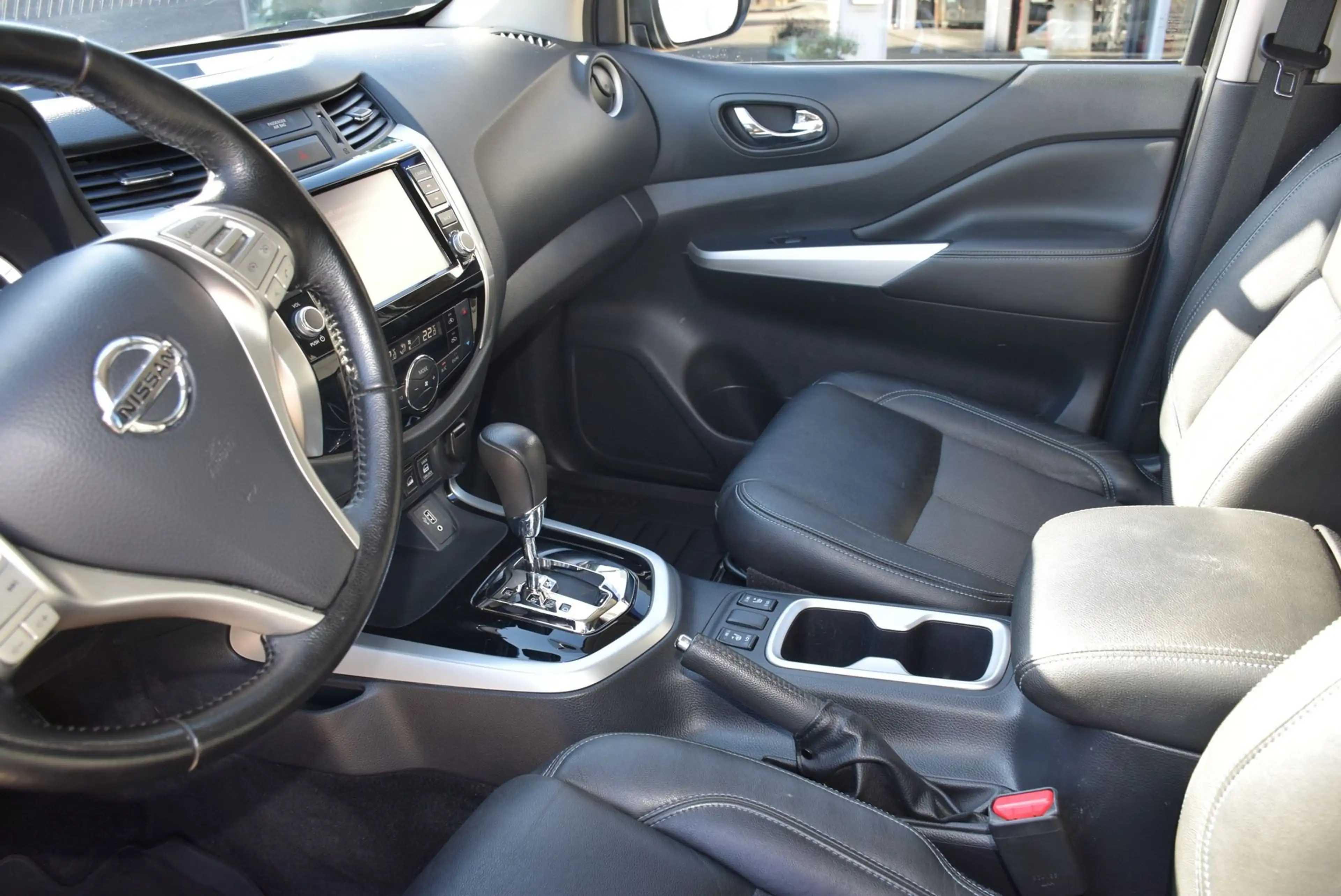 Nissan Navara dCi N-Guard Double Cab AUT — photo 10