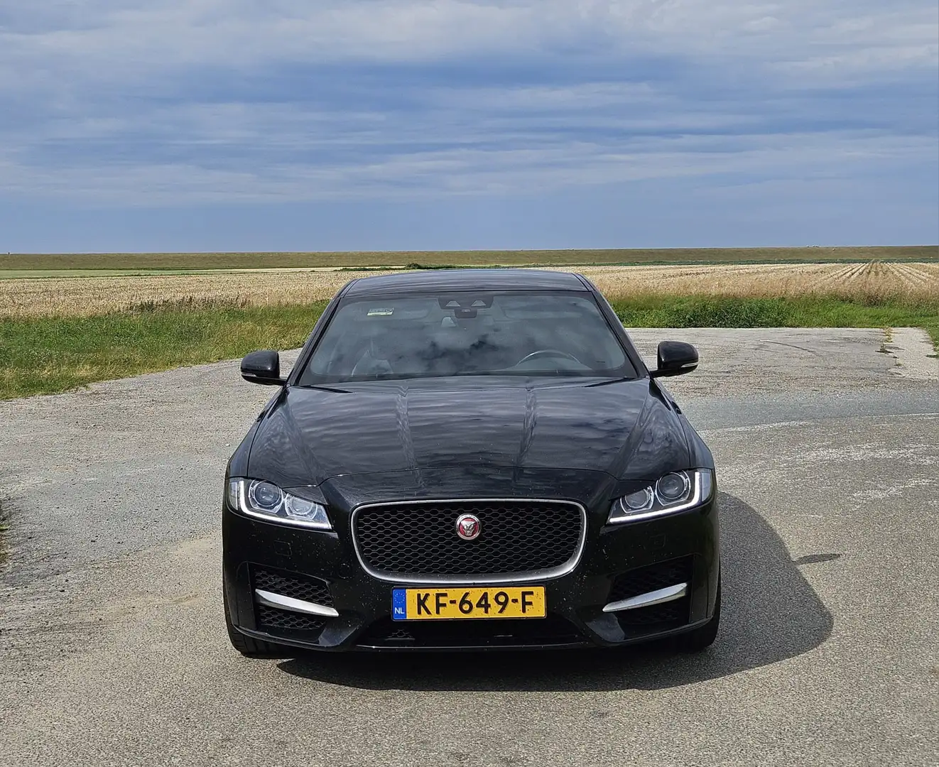 Jaguar XF 2.0d R-Sport Zwart - 1