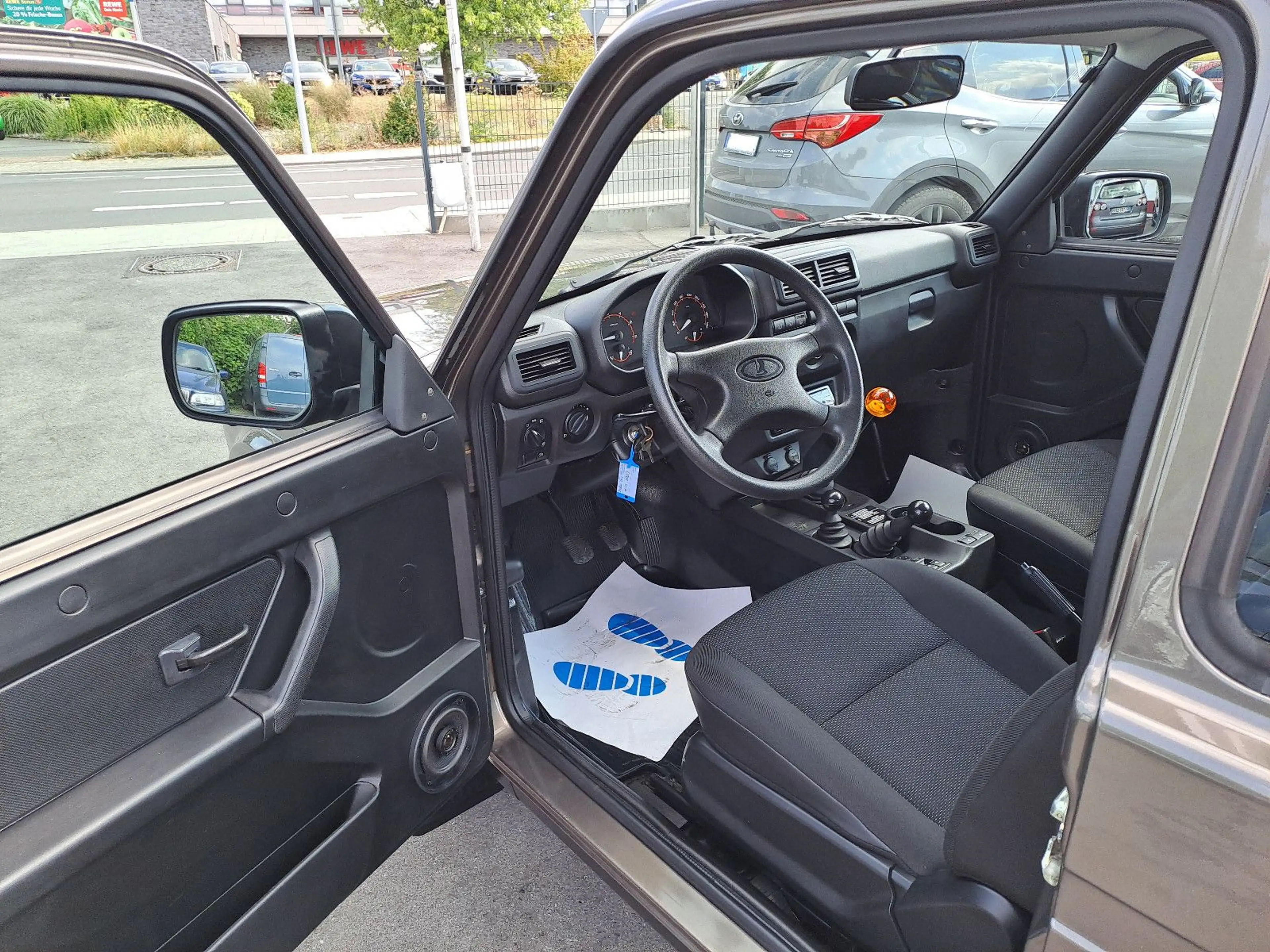 Lada Taiga Lada 4x4 *Sitzheizung*Allwetter*DAB*BT* — photo 6