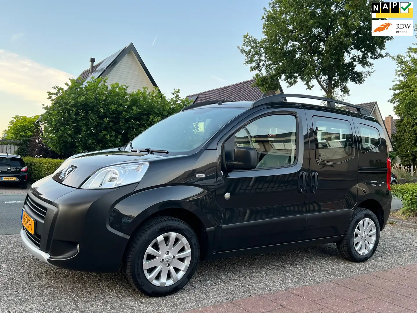 Peugeot Bipper Tepee 1.4 Exclusive Outdoor 97.000 km NL-AUTO-NAP. Grijs - 1