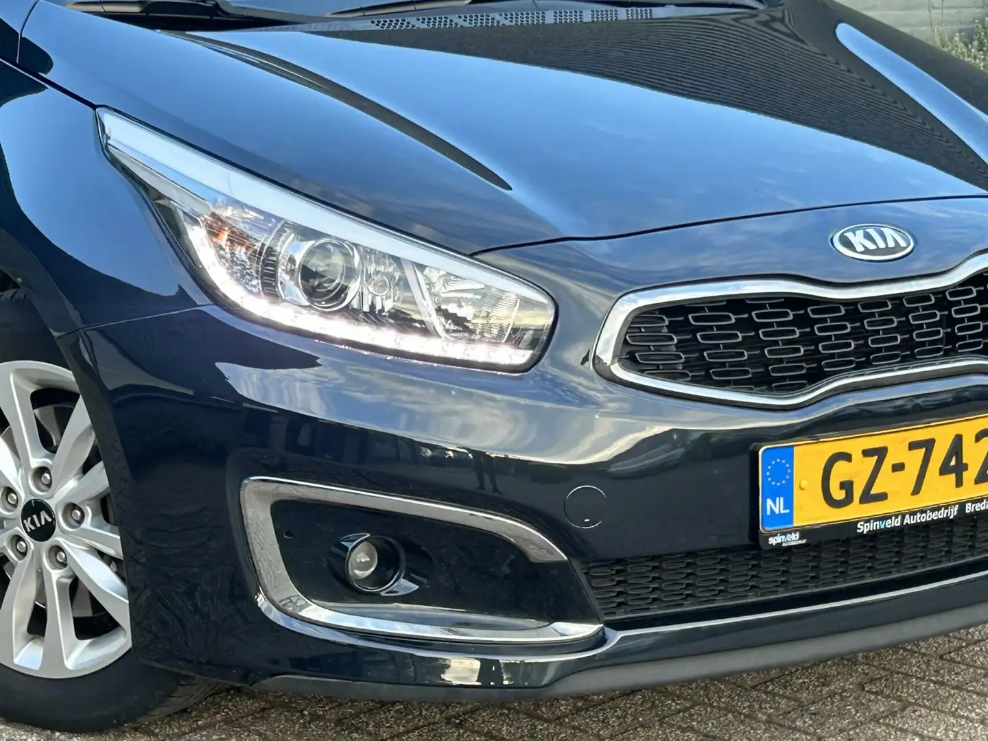 Kia Ceed SW / cee'd SW Sportswagon 1.6 GDI First Edition BJ'15 NAP NL NAV Zwart - 2
