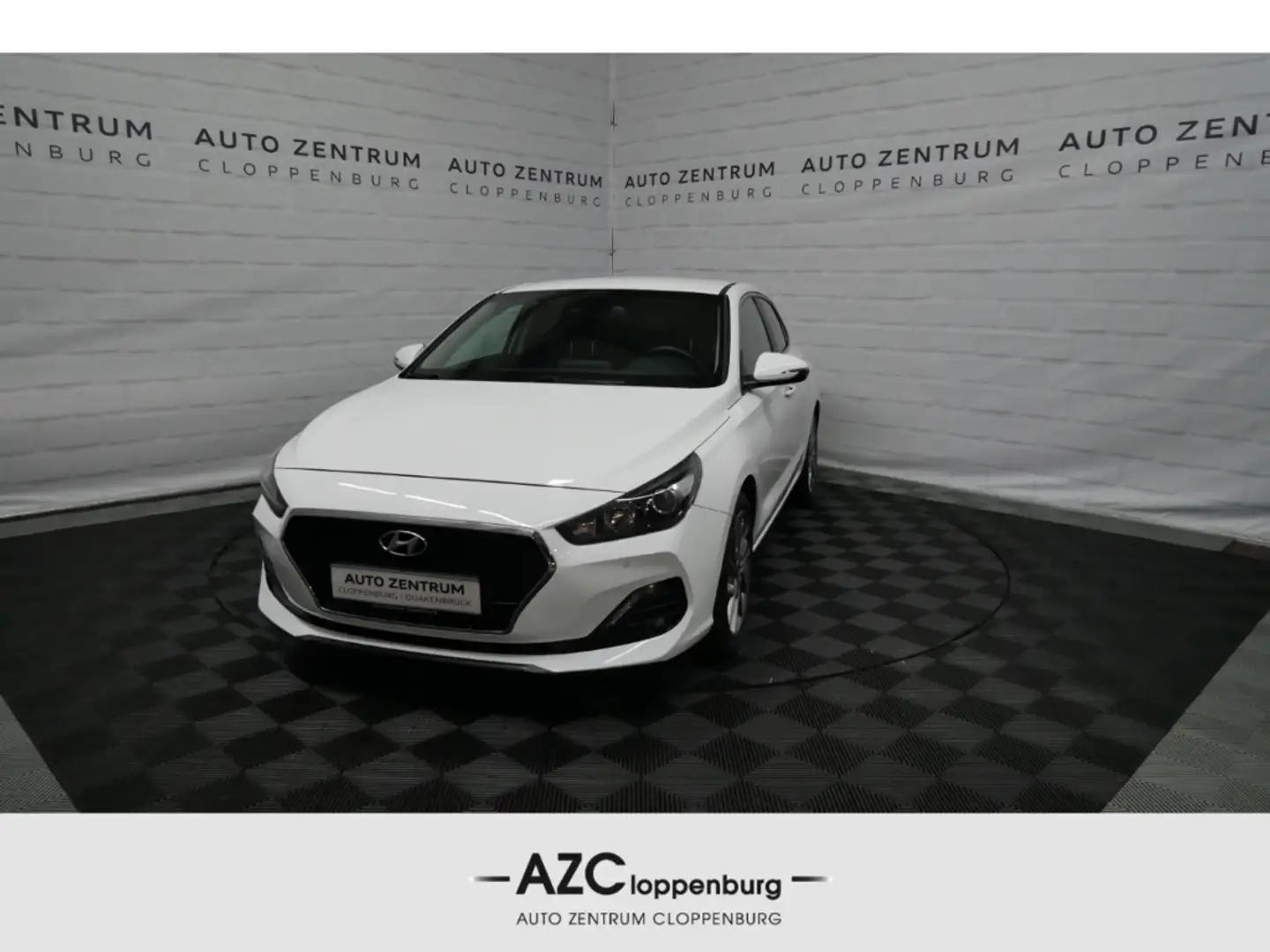 Hyundai i30 Fastback Style Navi+Kamera+PDC+17'' Blanc - 1