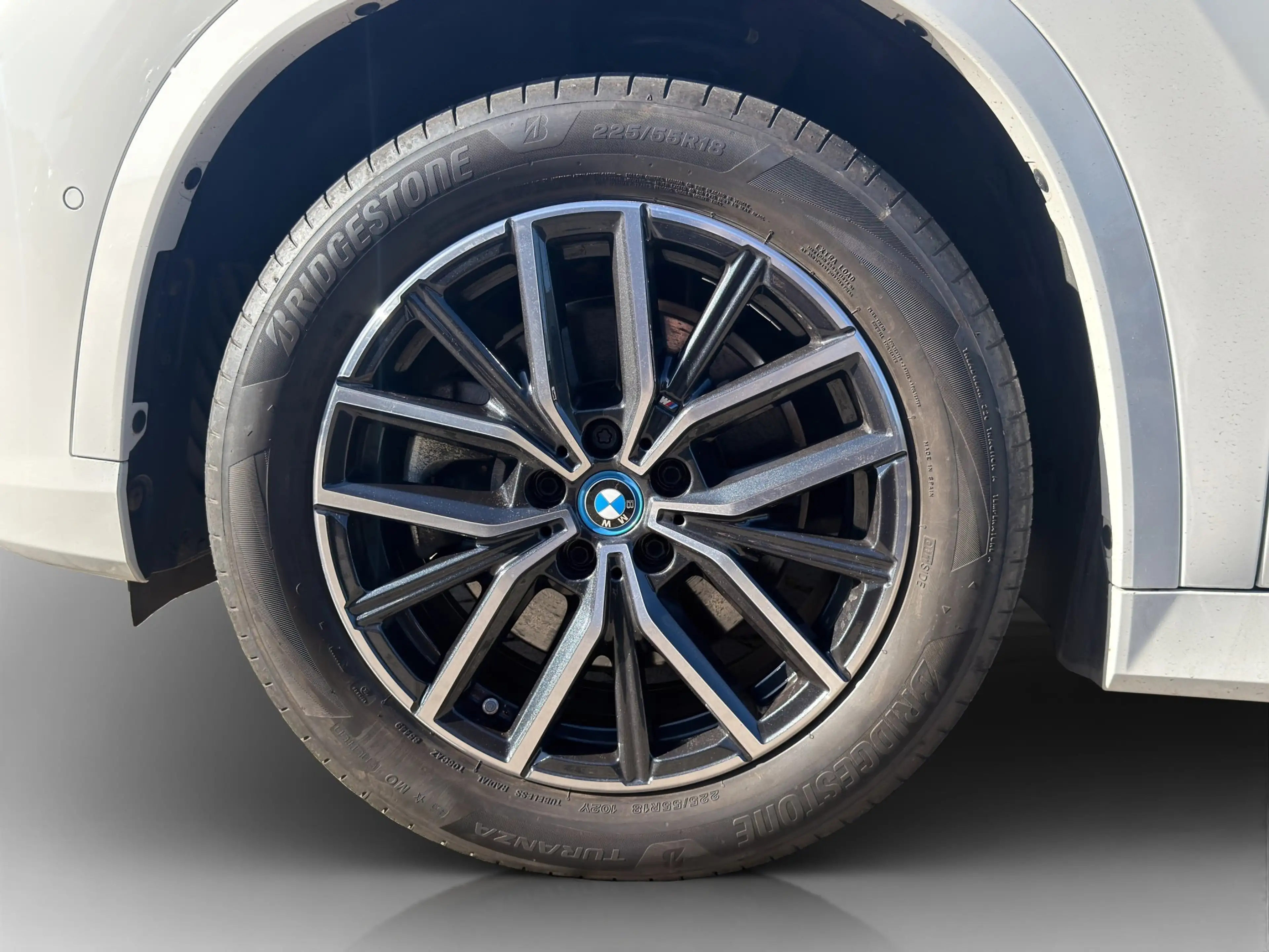 BMW iX1 xDrive30 M Sport Navi AdapLED ACC AHK ParkAs M Spo — photo 6