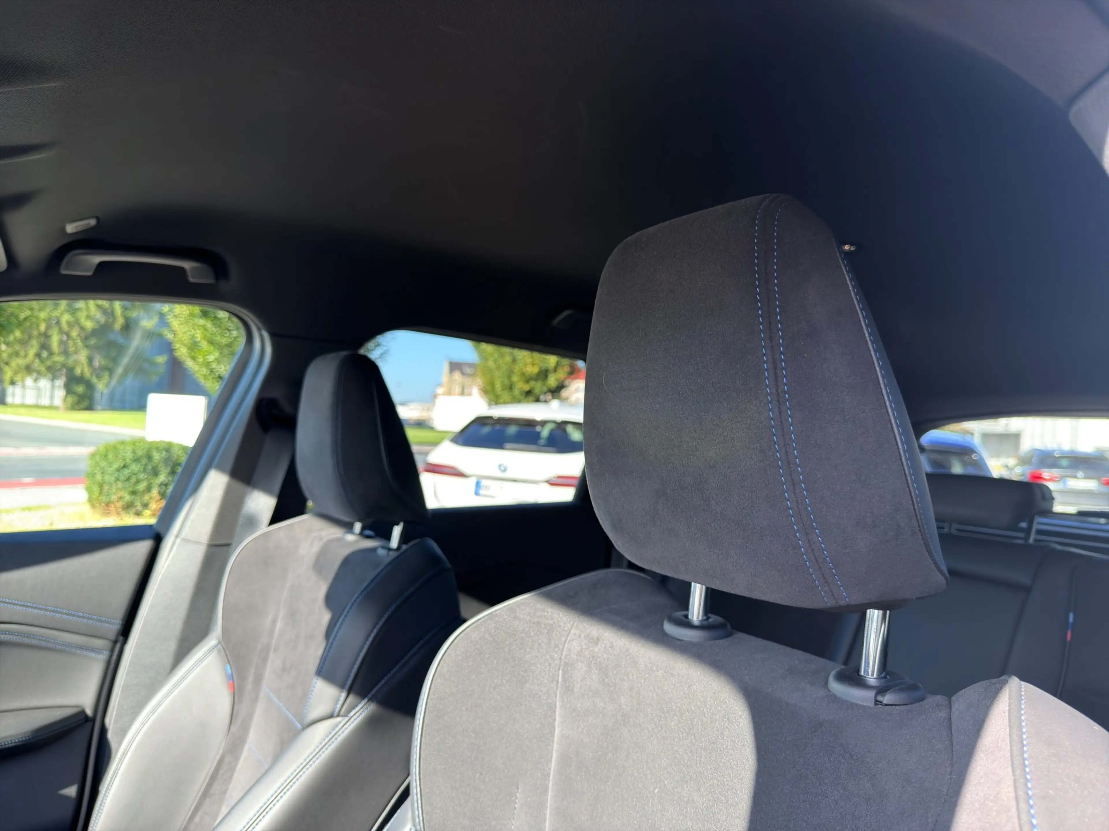 BMW iX1 xDrive30 M Sport Navi AdapLED ACC AHK ParkAs M Spo — photo 9
