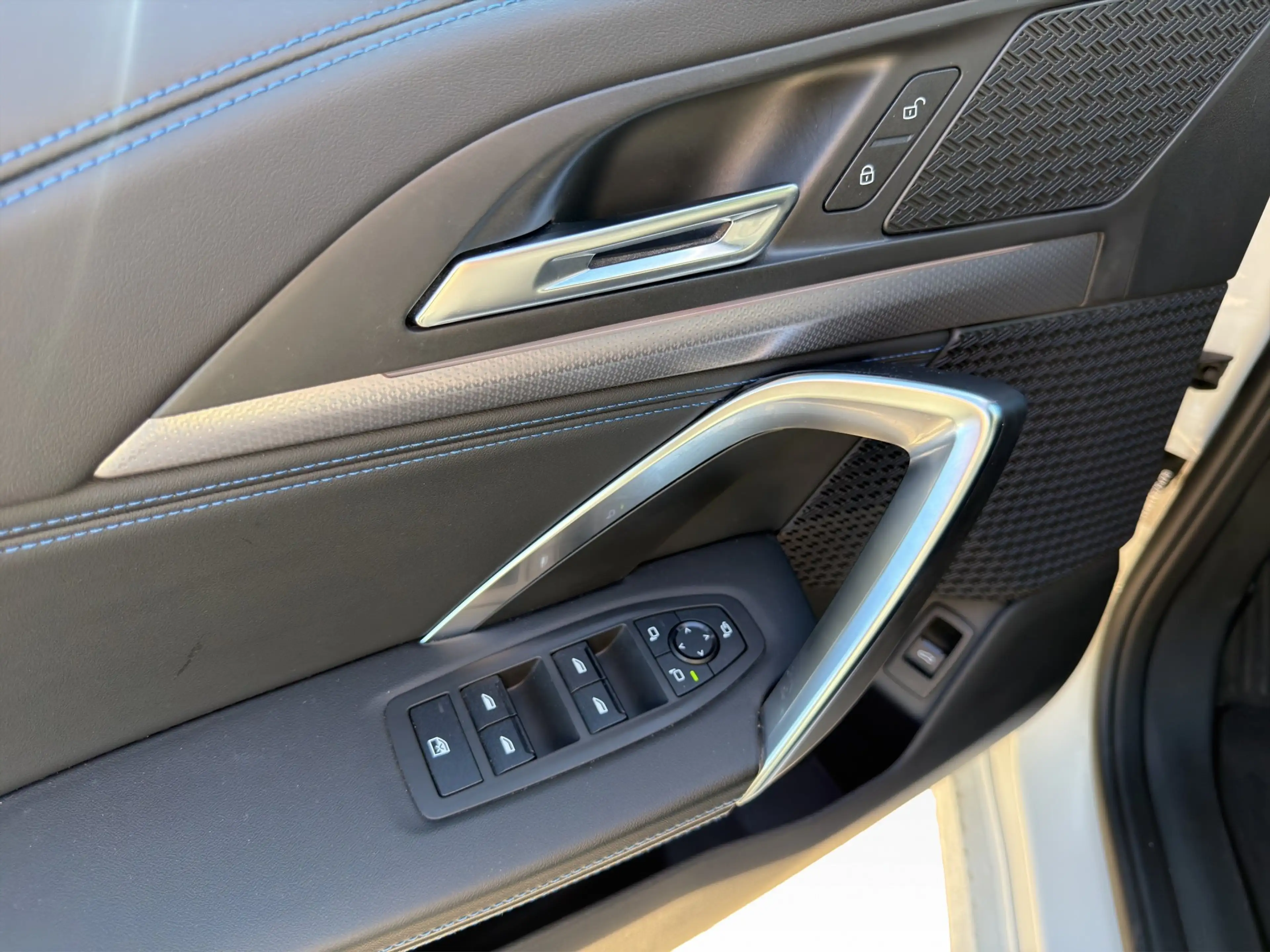 BMW iX1 xDrive30 M Sport Navi AdapLED ACC AHK ParkAs M Spo — photo 14