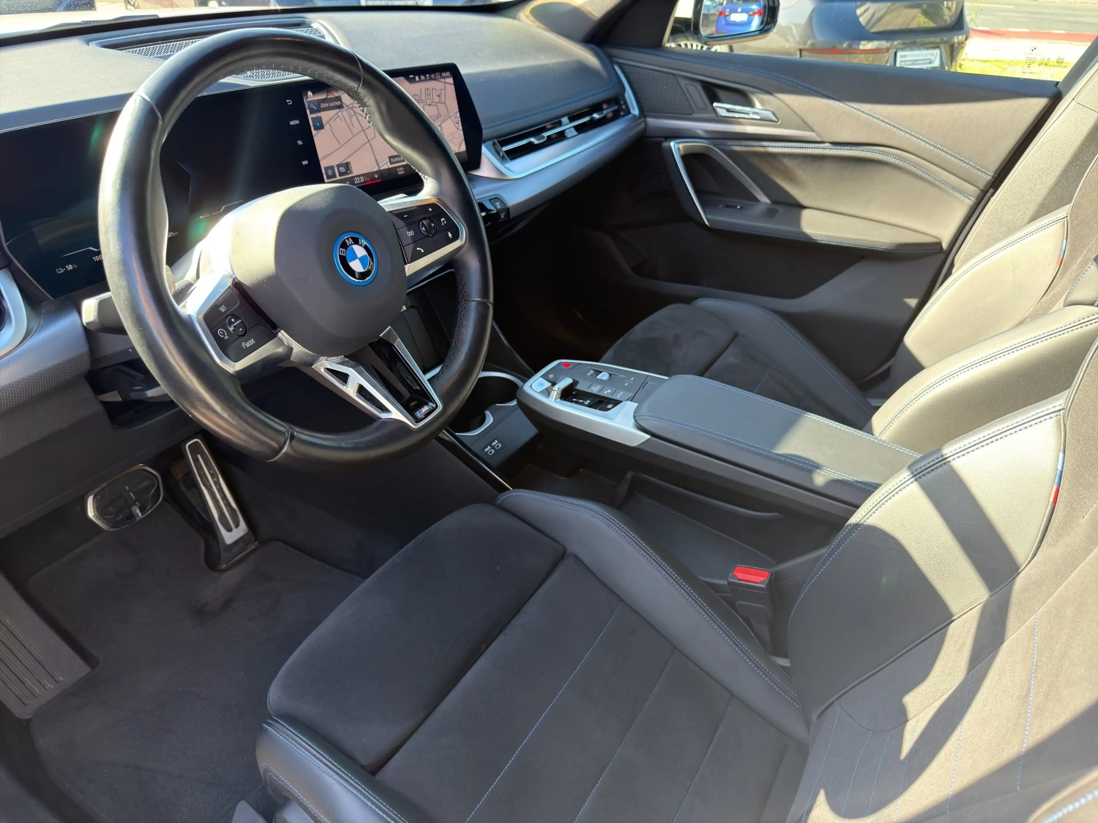 BMW iX1 xDrive30 M Sport Navi AdapLED ACC AHK ParkAs M Spo — photo 8