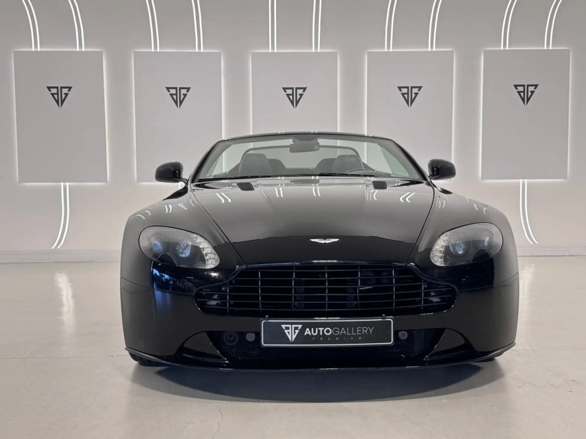 애스턴마틴 밴티지 Roadster 2018 검정 사진 2