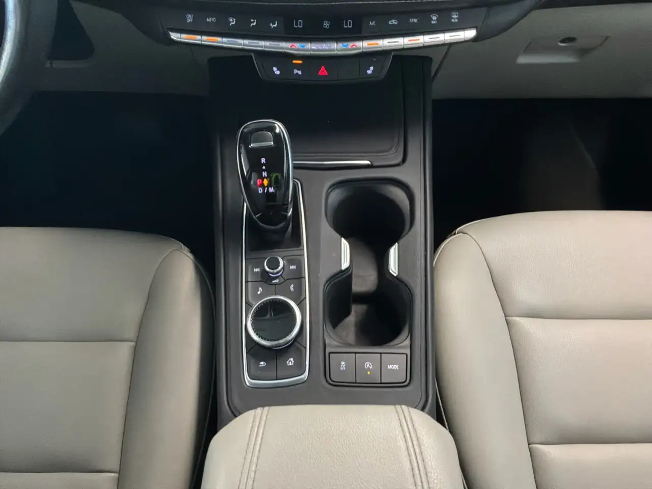 Cadillac XT4 снимка Cadillac XT4