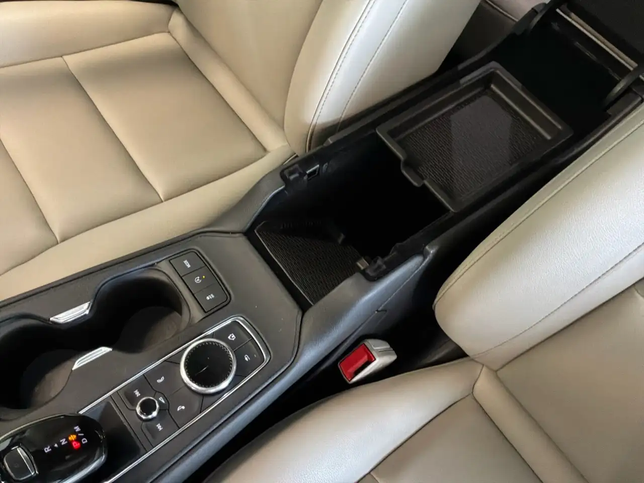 Cadillac XT4 снимка Cadillac XT4