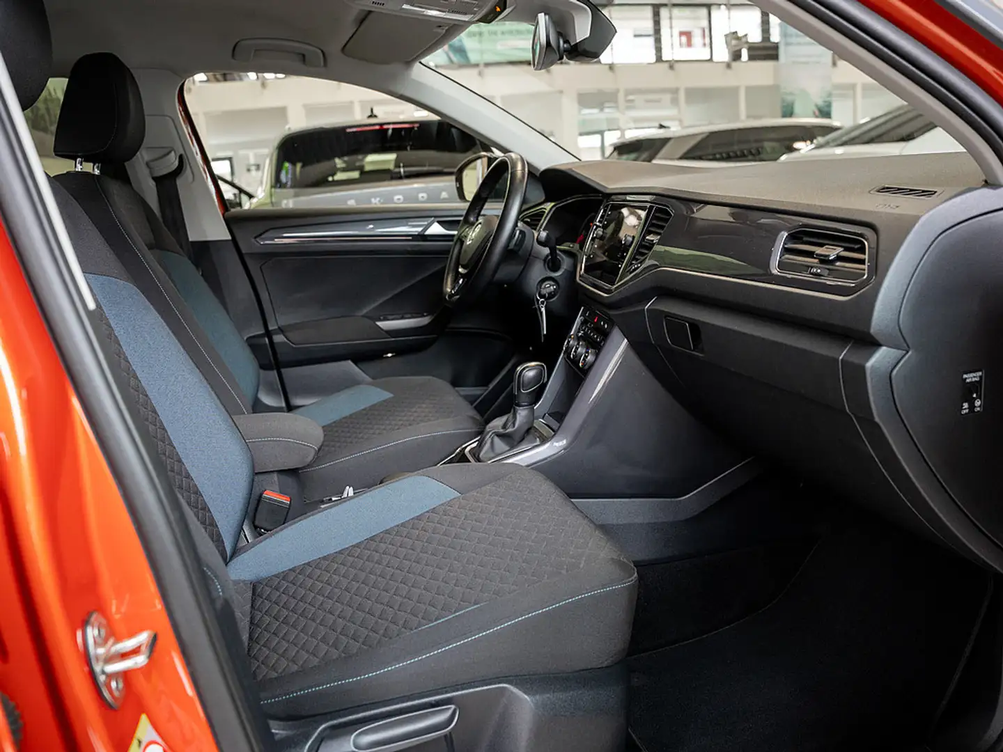 Volkswagen T-Roc 2.0 TDI IQ.Drive PDC SHZ NAVI AHK ACC Pomarańczowy - 2