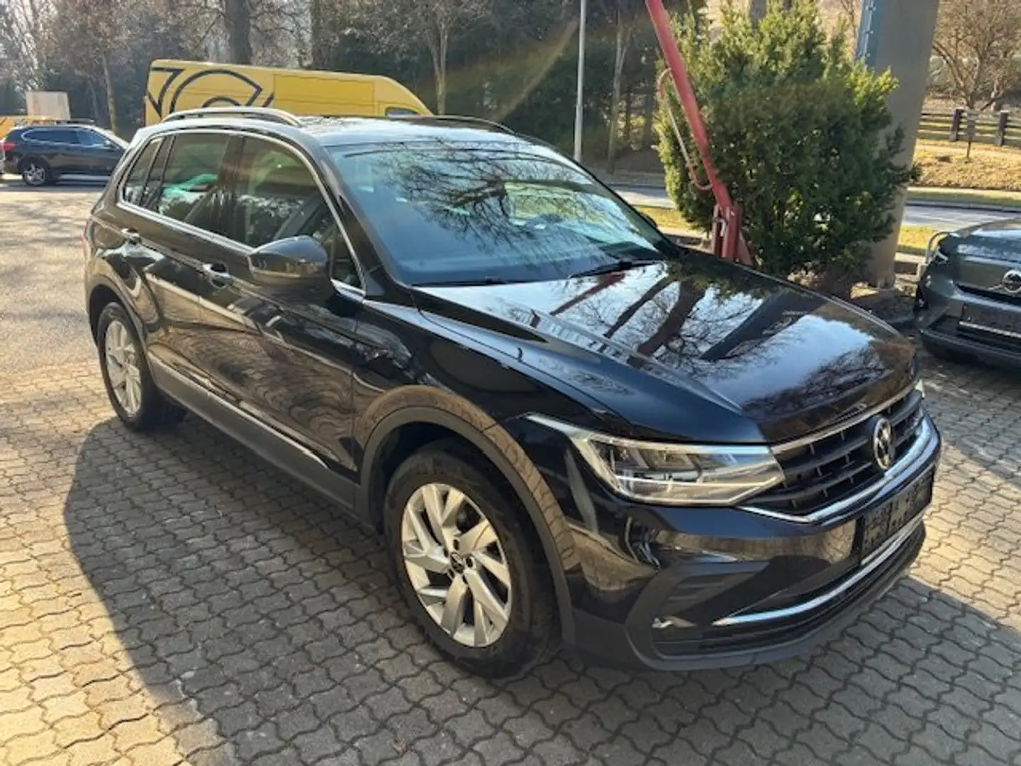 Volkswagen Tiguan 2,0 TDI 4Motion Life DSG *TOP AUSSTATTUNG* Schwarz - 1