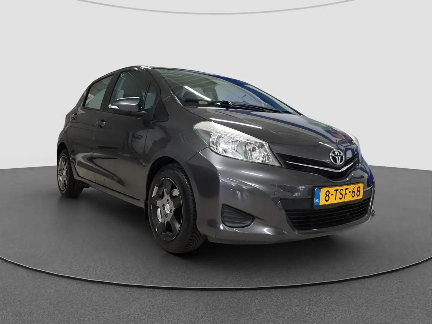 Toyota Yaris 1.3 VVT-i Aspiration | Navigatie | Camera | LM Vel Grijs - 2