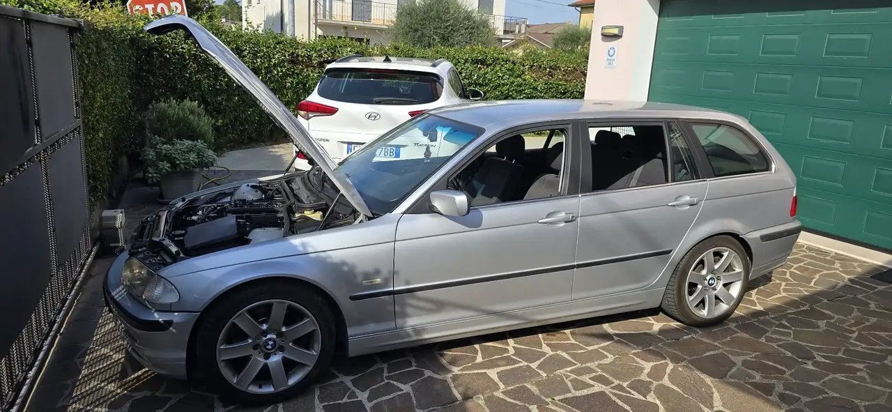 BMW 330i Touring Gpl, foto 2