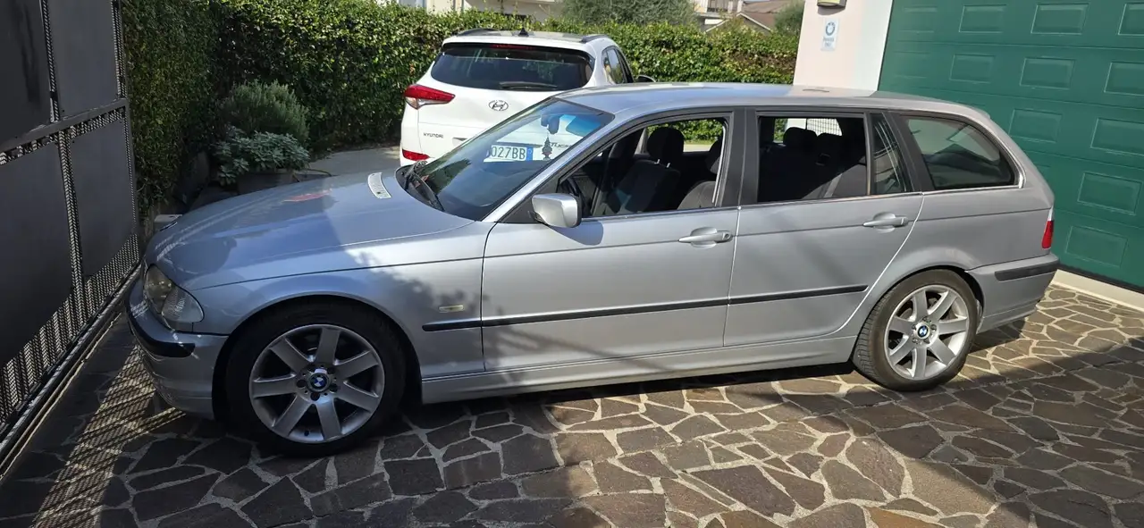 BMW 330i Touring Gpl, foto 1