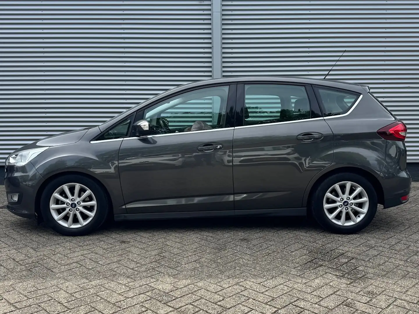 Ford C-Max 1.0 EcoBoost 125pk Titanium | Panoramadak | Naviga Grau - 2