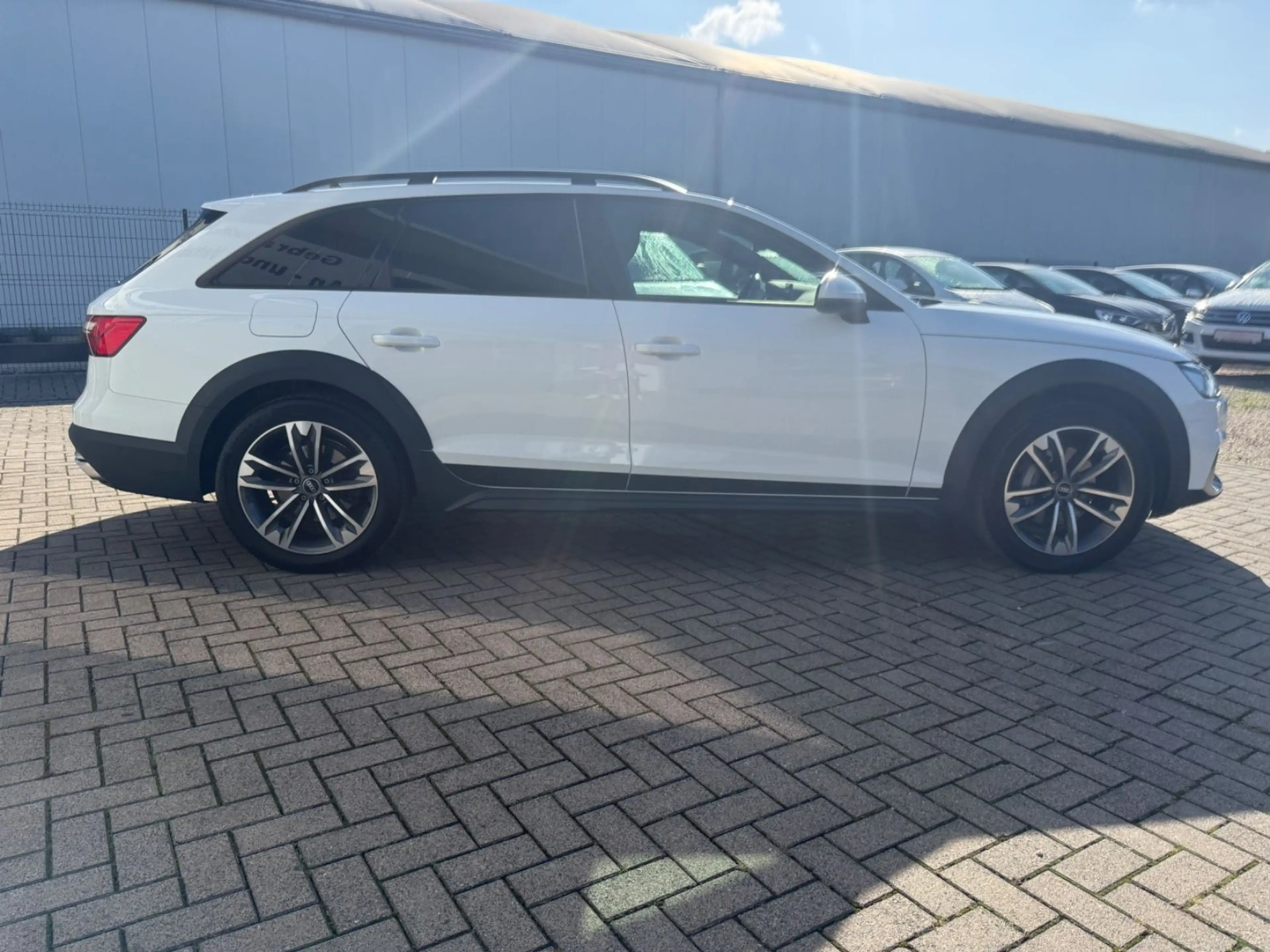 Audi A4 allroad quattro 40 TDI*MMI*ACC*AHK*SHZ*PDC — photo 4