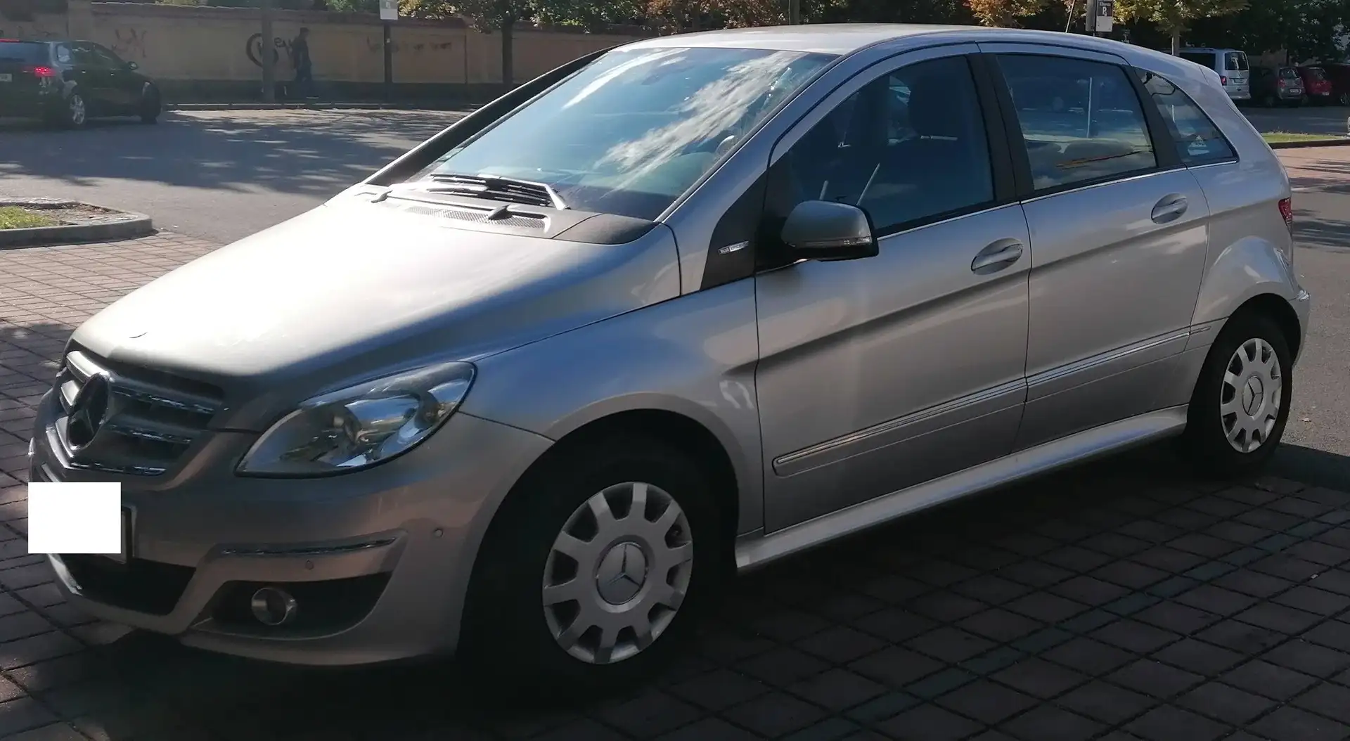 Mercedes-Benz B 180 B 180 BlueEfficiency A-Edition A-Edition Silber - 1