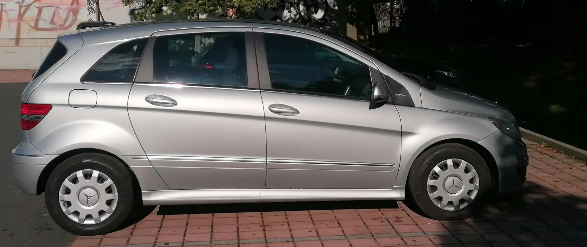 Mercedes-Benz B 180 B 180 BlueEfficiency A-Edition A-Edition Silber - 2