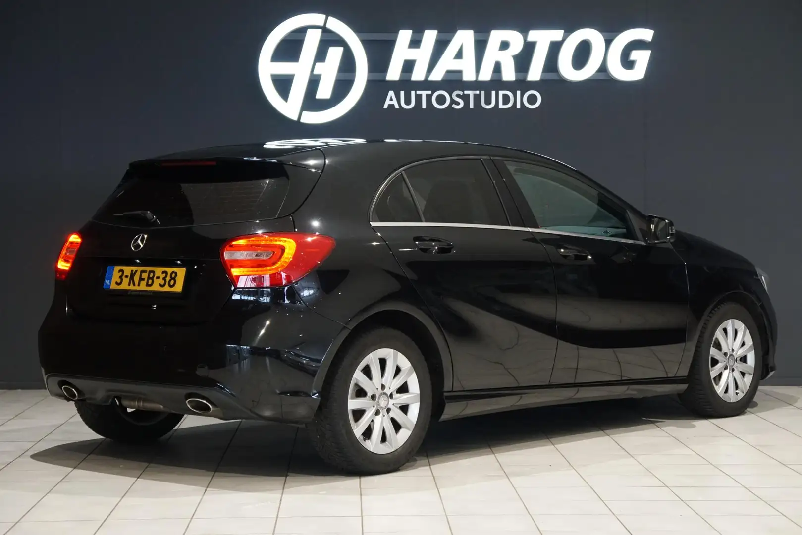 Mercedes-Benz A 200 CDI Ambition 136PK + XENON / NAVI / PARKEERSENSORE Zwart - 2