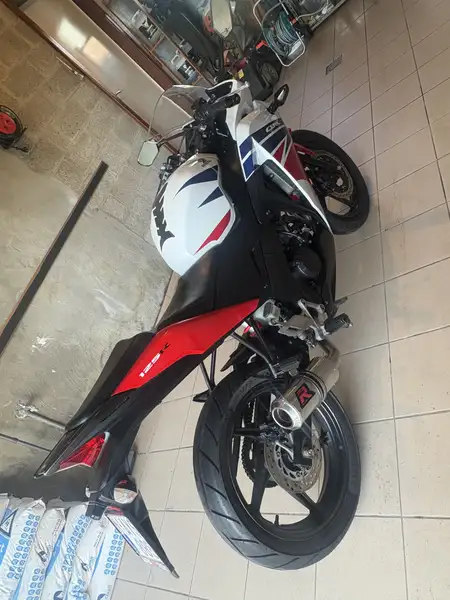 Honda CBR 125 - foto 3