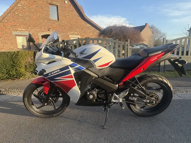 Honda CBR 125 - foto 2