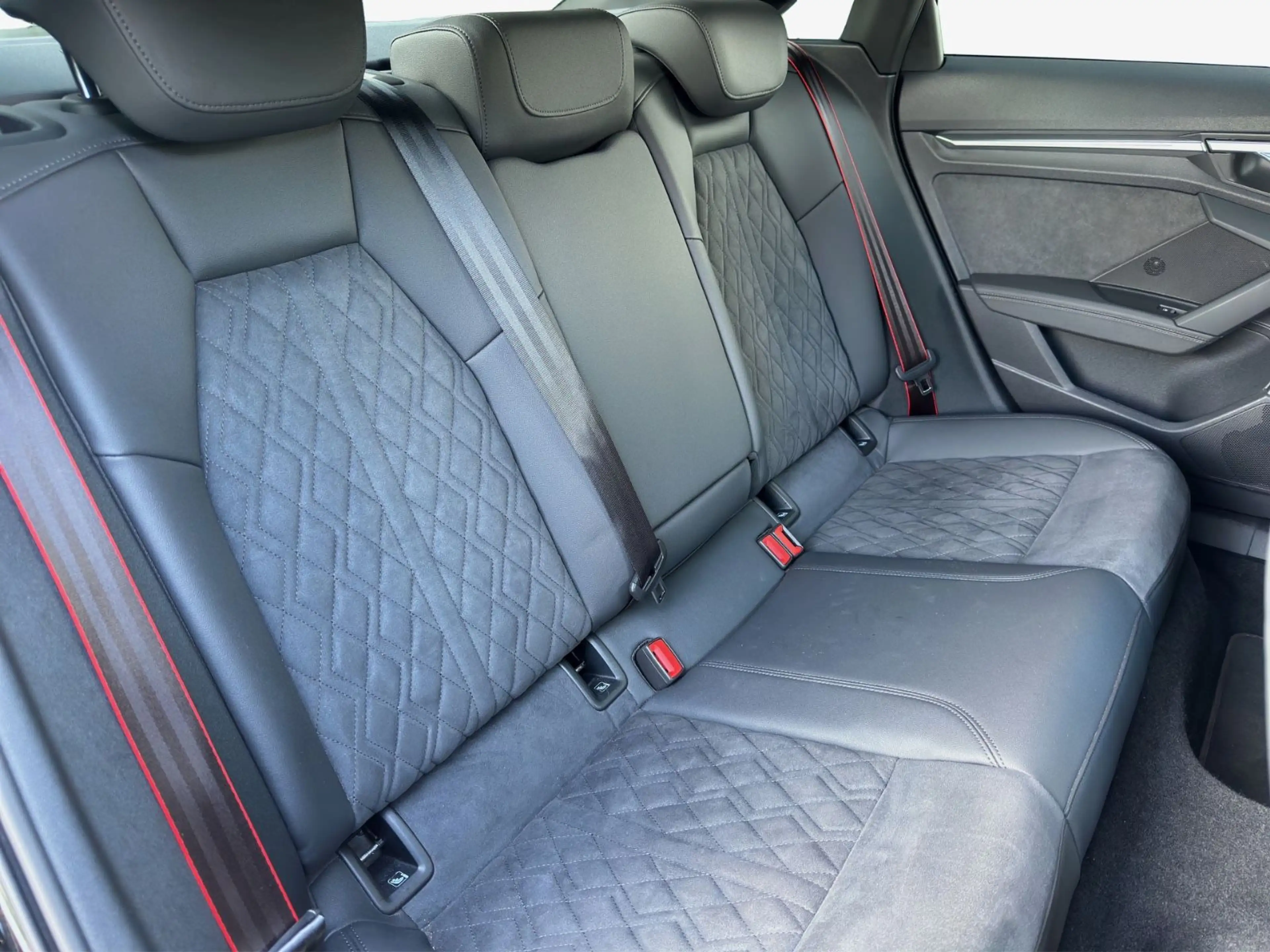 Audi RS3 Limousine Quattro°MARTIX°ACC°HUD°B&O°MEM° — photo 14