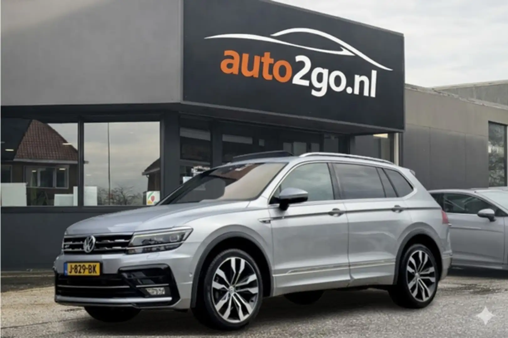 Volkswagen Tiguan Allspace 1.5 TSI AUT7 HIGHLINE 3X R-LINE 7PERS PANODAK NAVI Gris - 1