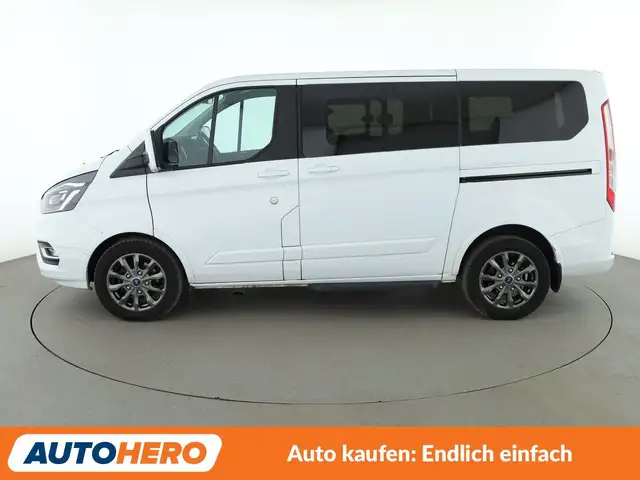 Ford Tourneo Custom view 3