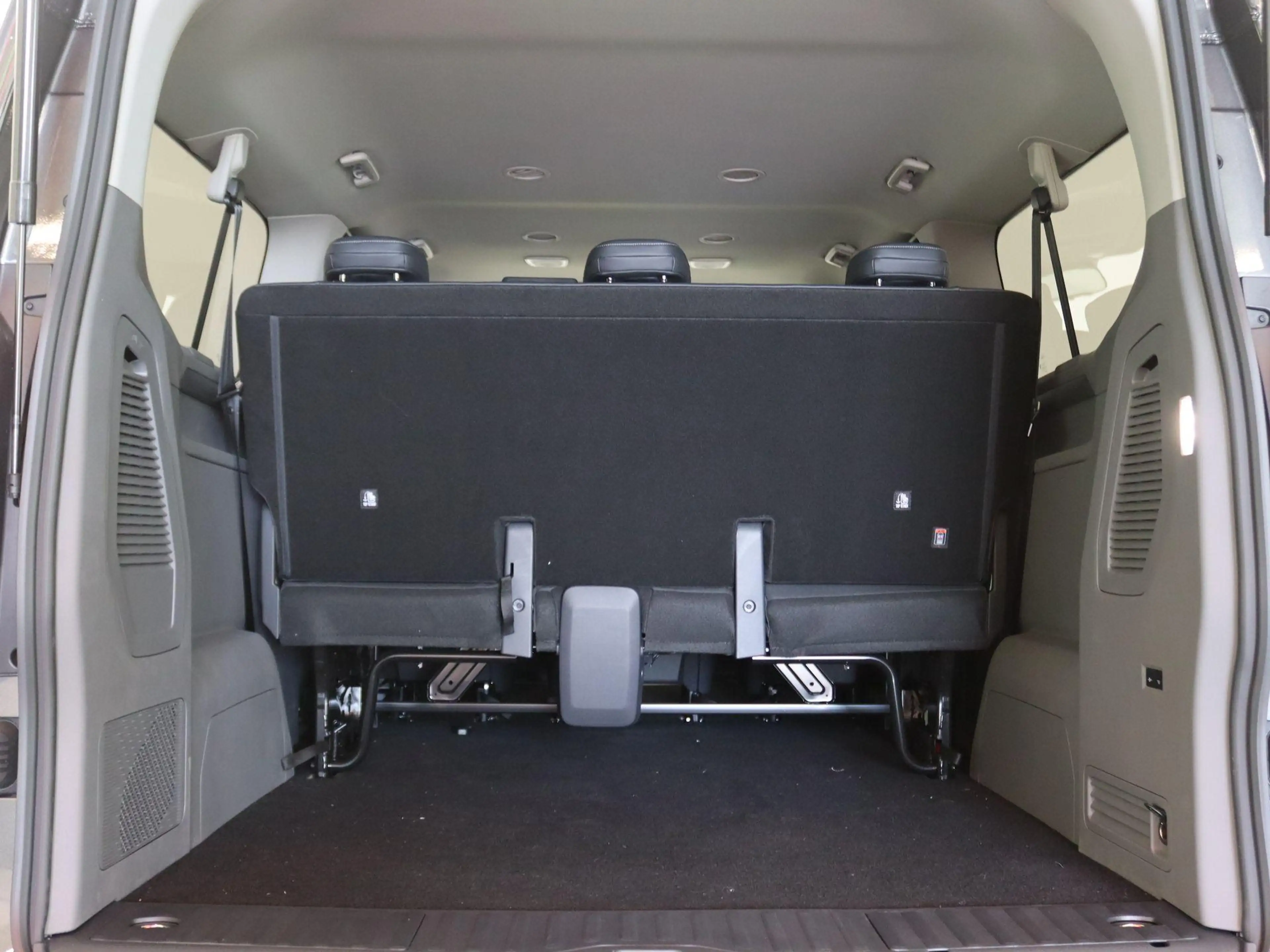 Volkswagen Transporter Caravelle 2.5 L2H1 eHybrid Style 231PK Aut. 360gr. — photo 16