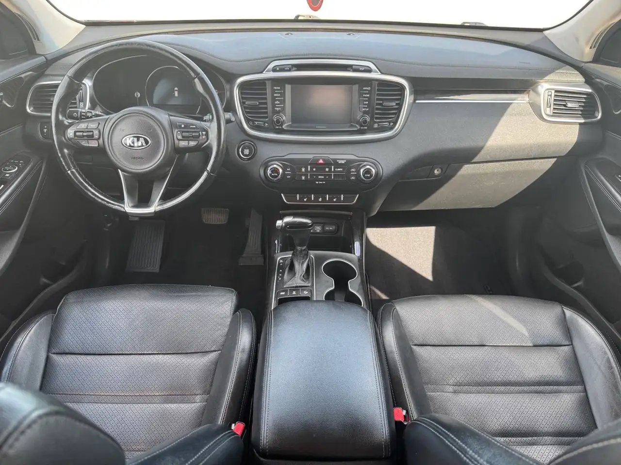 Kia Sorento снимка Kia Sorento
