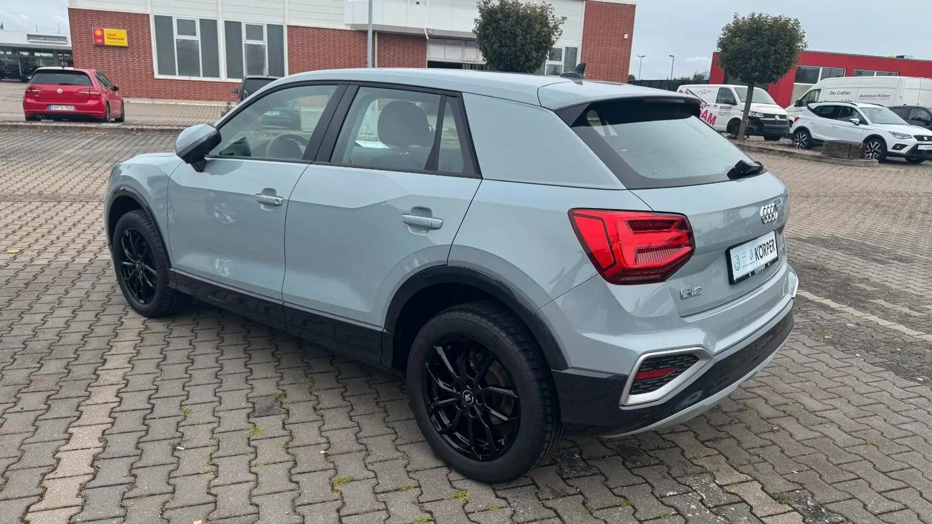 Audi Q2 35 TFSI advanced Grau - 2