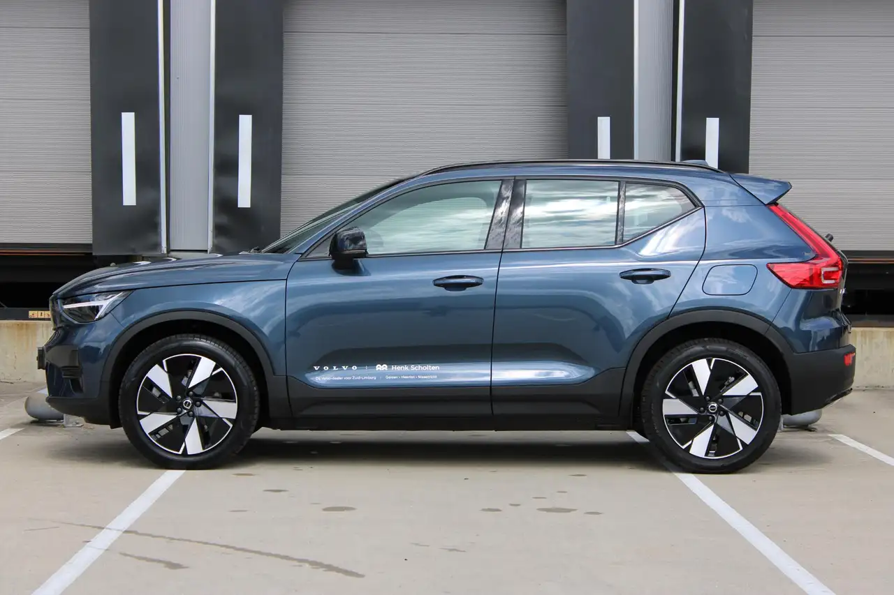 Volvo EX40 2026
