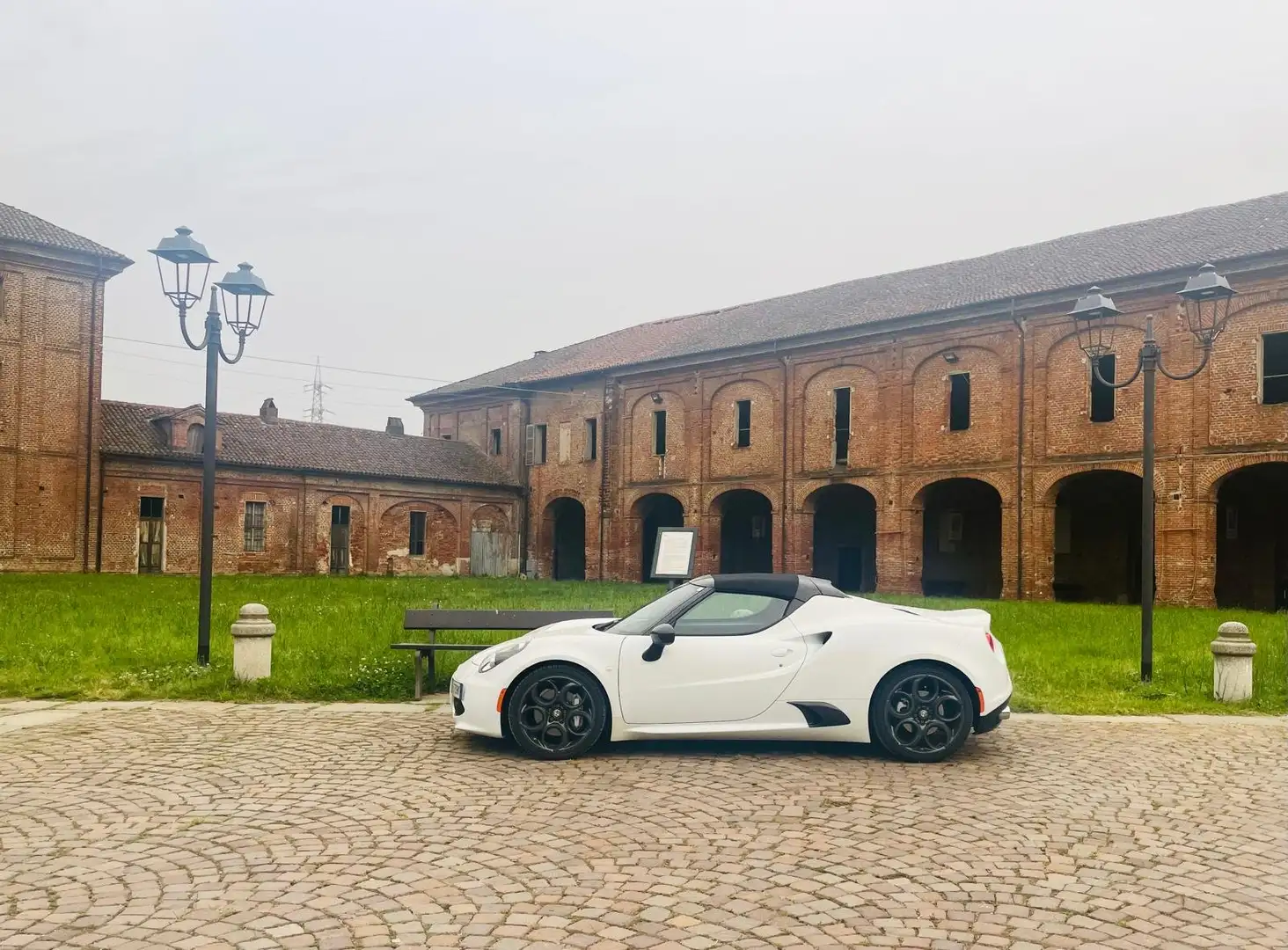 Alfa Romeo 4C 4C Spider Spider 1750 tbi 240cv UFFICIALE ITALIANA Bianco - 1