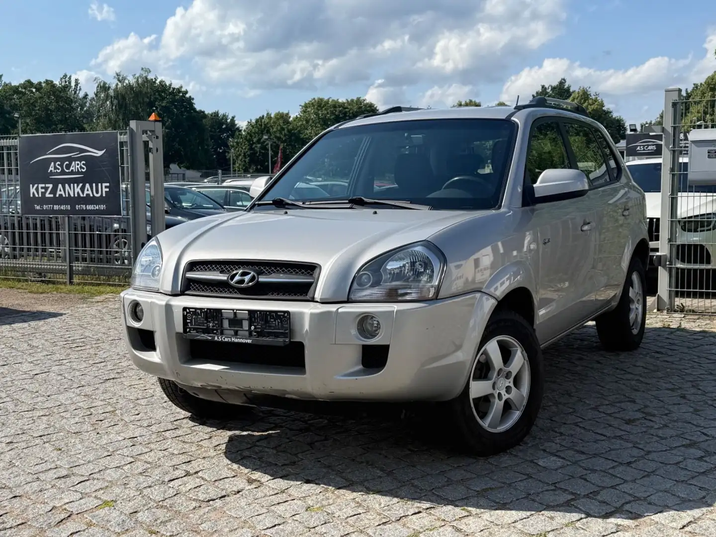 Hyundai TUCSON 2.0 CRDi VGT GLS*4x4*Klima*AHK*Euro4 Zilver - 1