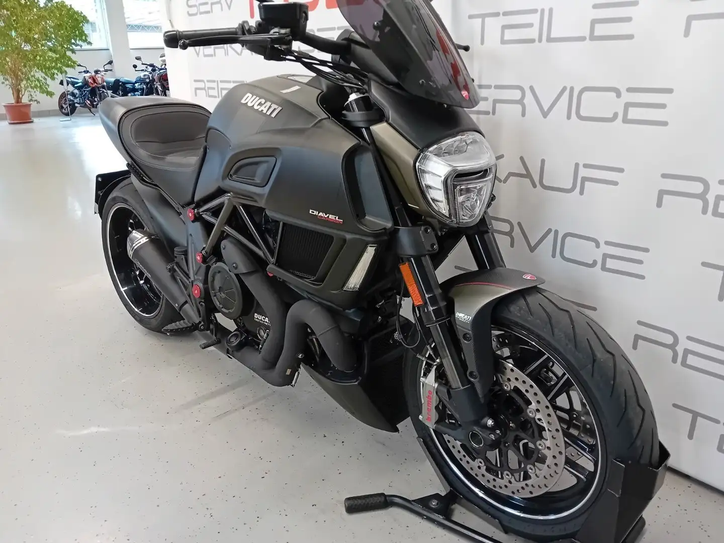 Ducati Diavel 1200 Carbon Negro - 2