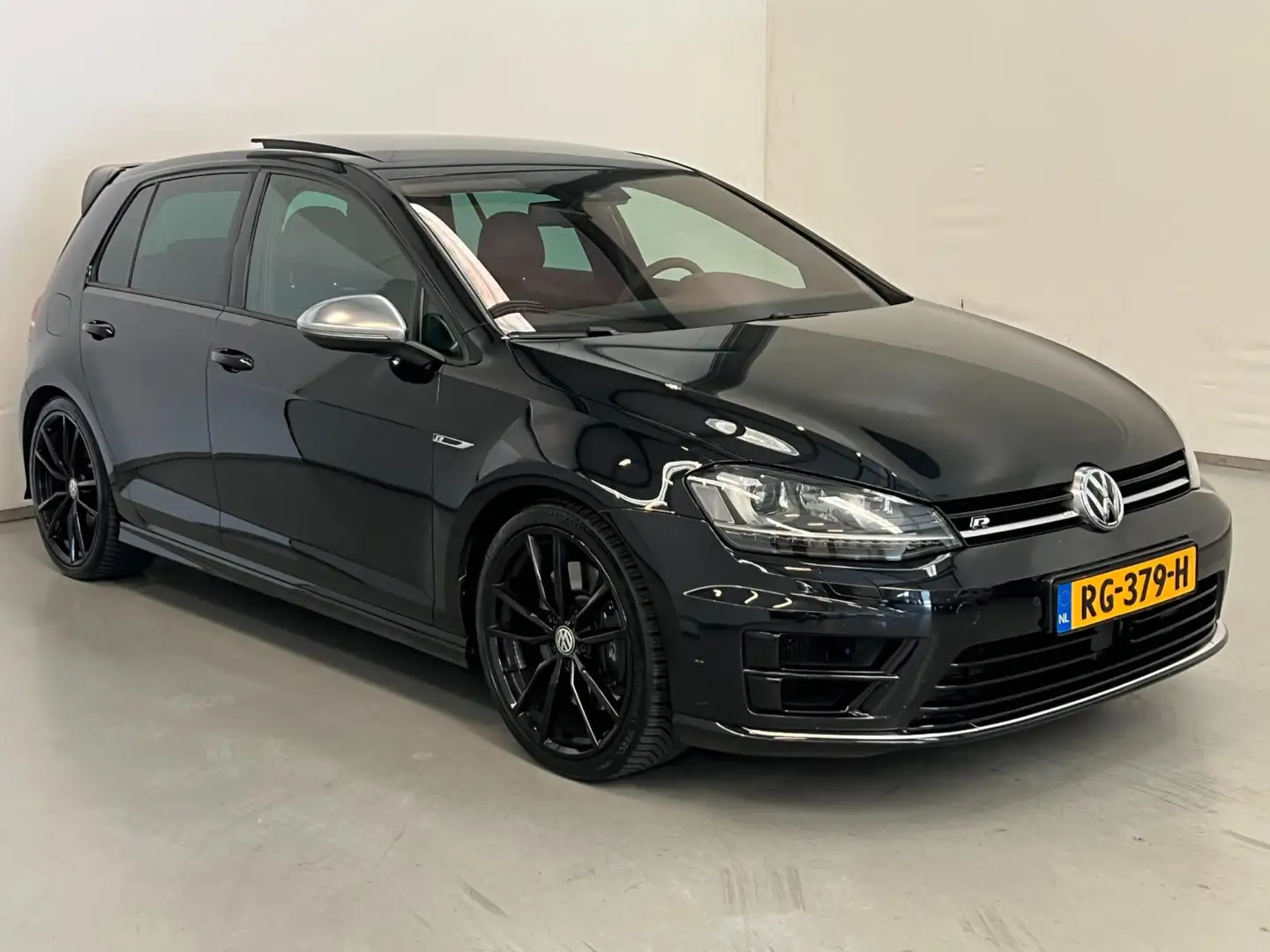 Volkswagen Golf 2.0 TSI R 4Motion / Pano / Leder / Stoelverwarming Zwart - 2