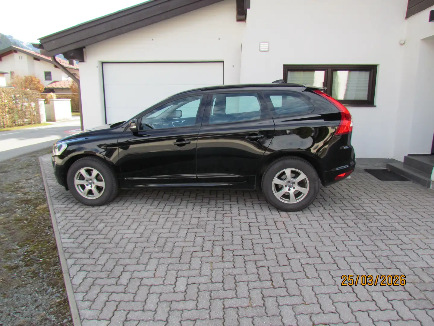 Volvo XC60 XC60 D3 Kinetic Geartronic Kinetic Schwarz - 2