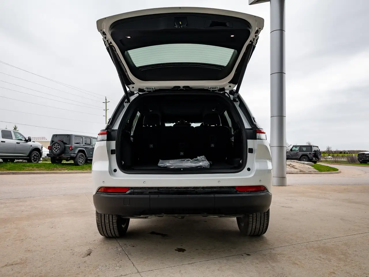Jeep Grand Cherokee снимка Jeep Grand Cherokee