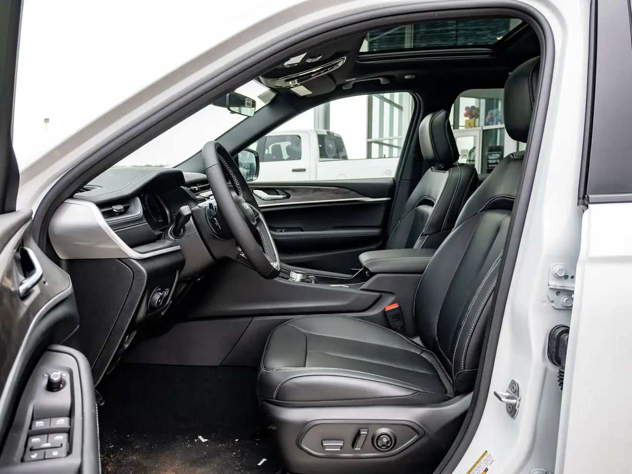 Jeep Grand Cherokee снимка Jeep Grand Cherokee
