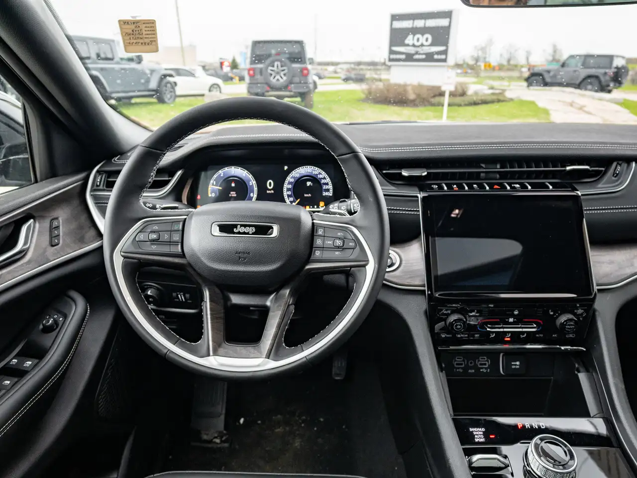 Jeep Grand Cherokee снимка Jeep Grand Cherokee