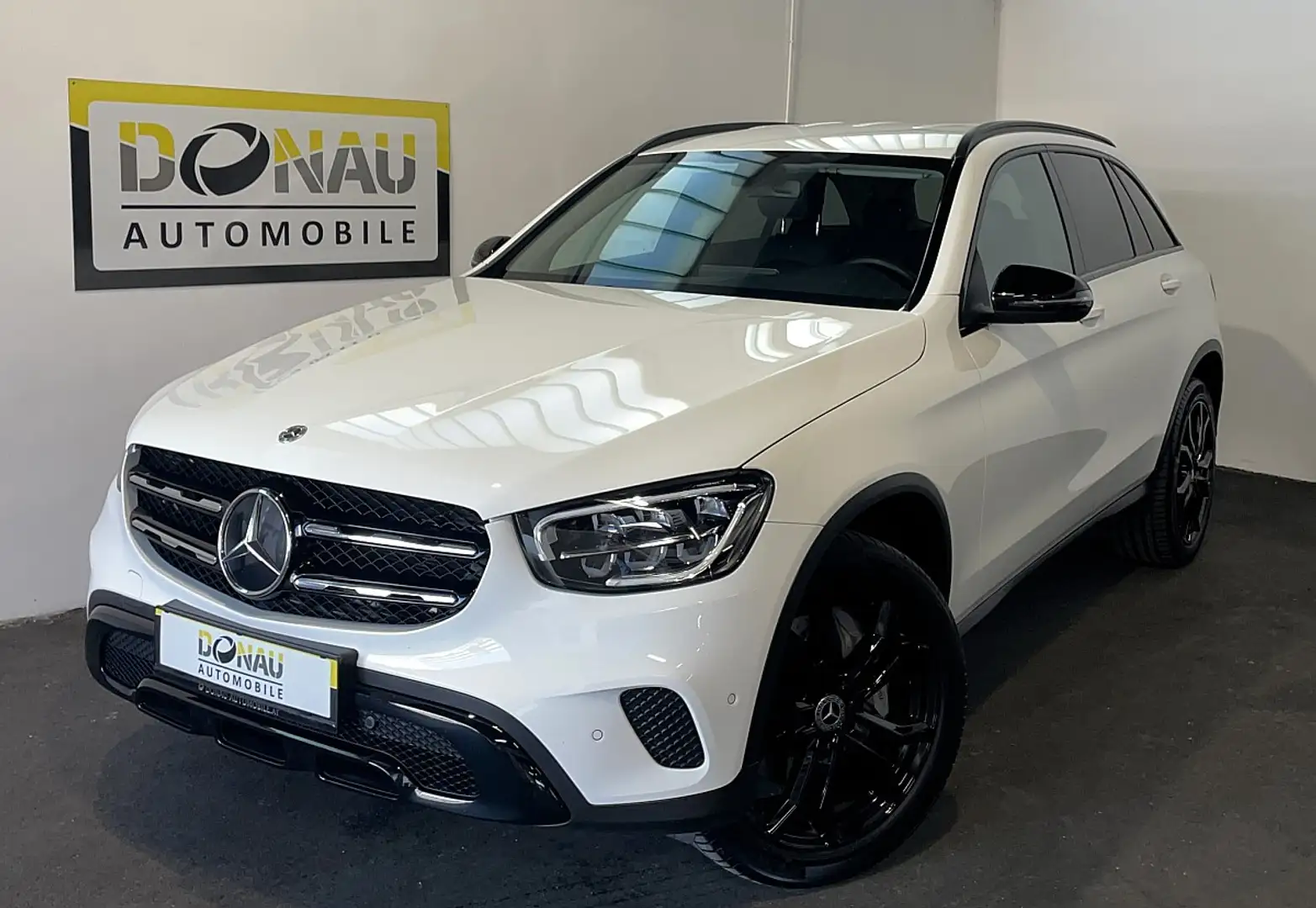 Mercedes-Benz GLC 300 e PHEV 4Matic * Erstbesitz * GARANTIE * Weiß - 1