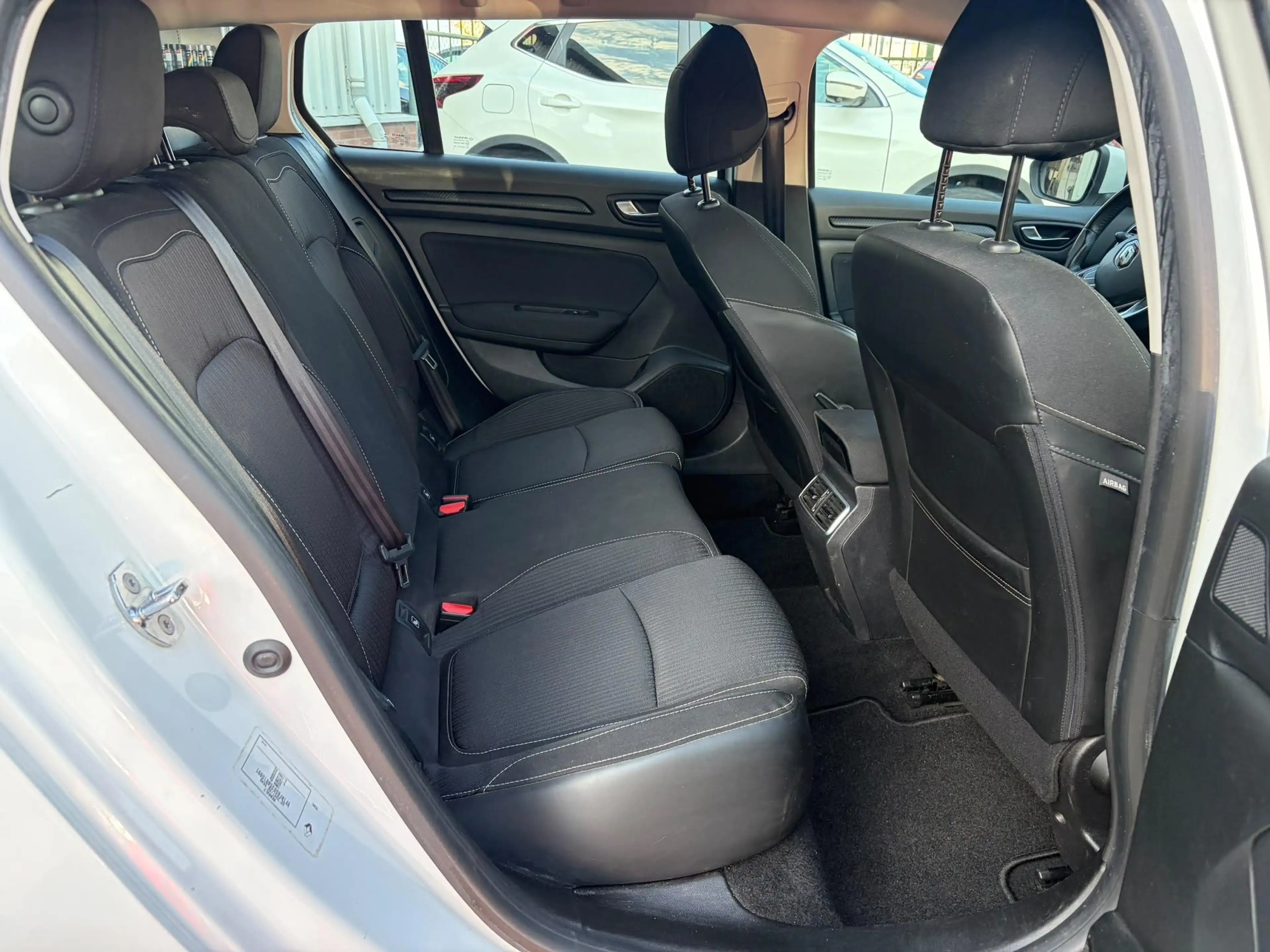 Renault Megane Estate 1.2 TCe Zen Airco, cruise, pdc achter, trek — photo 12