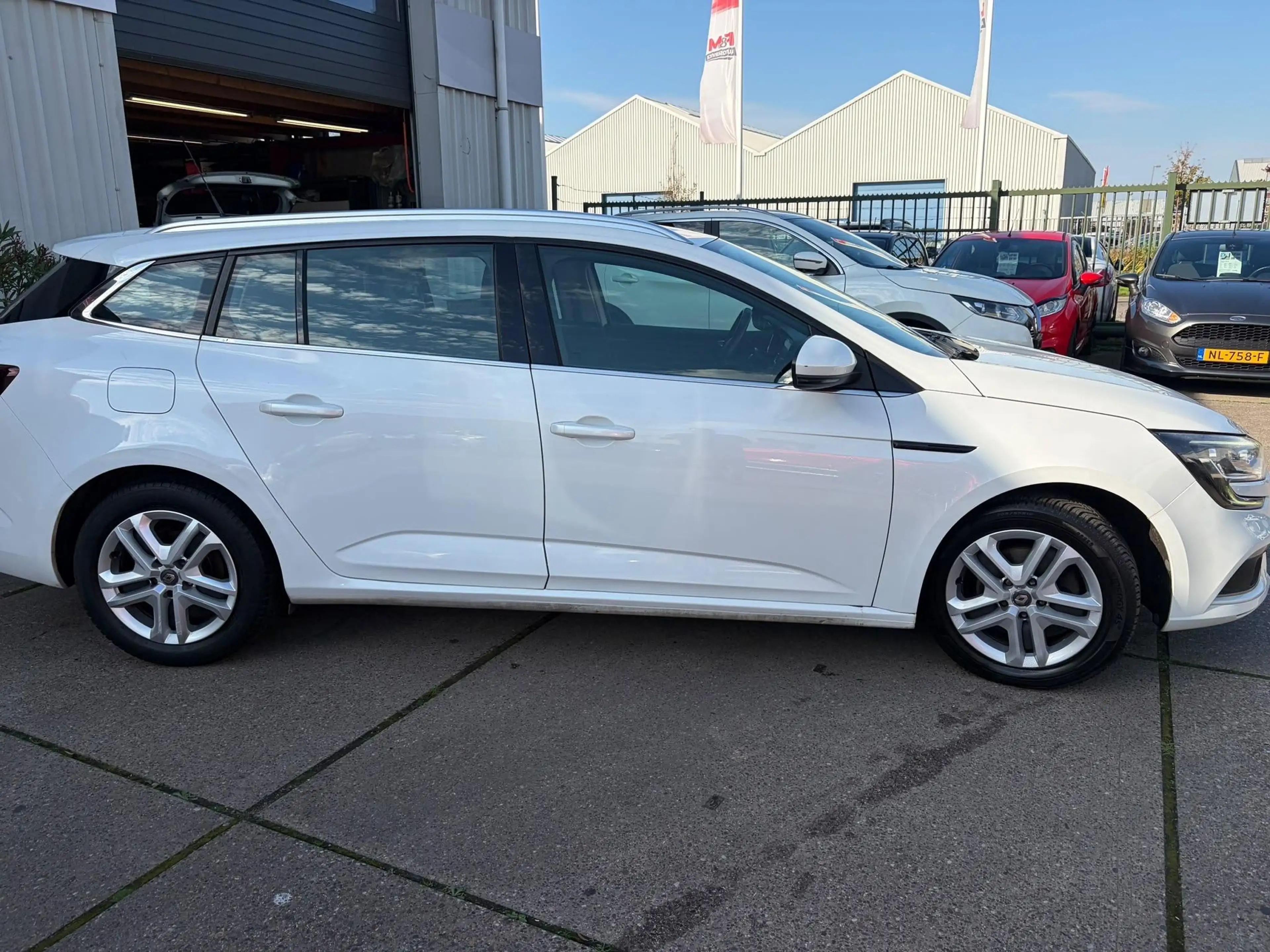 Renault Megane Estate 1.2 TCe Zen Airco, cruise, pdc achter, trek — photo 5