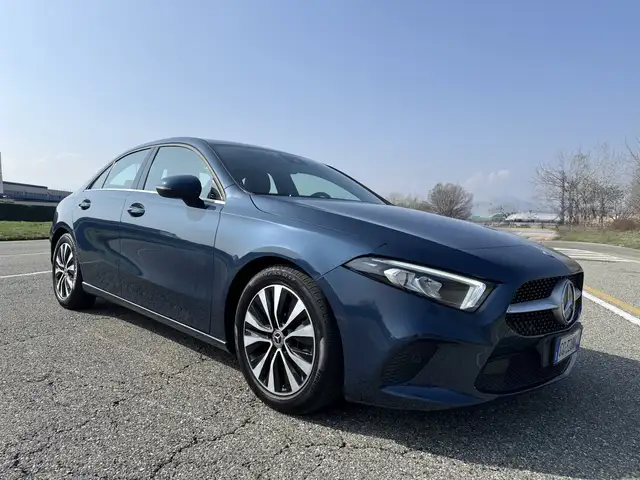 Mercedes-Benz A 220 d auto Pack Luci Ambient Uniproprietario