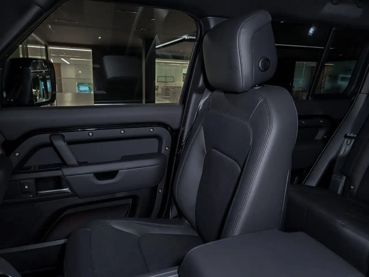 Land Rover Defender снимка Land Rover Defender