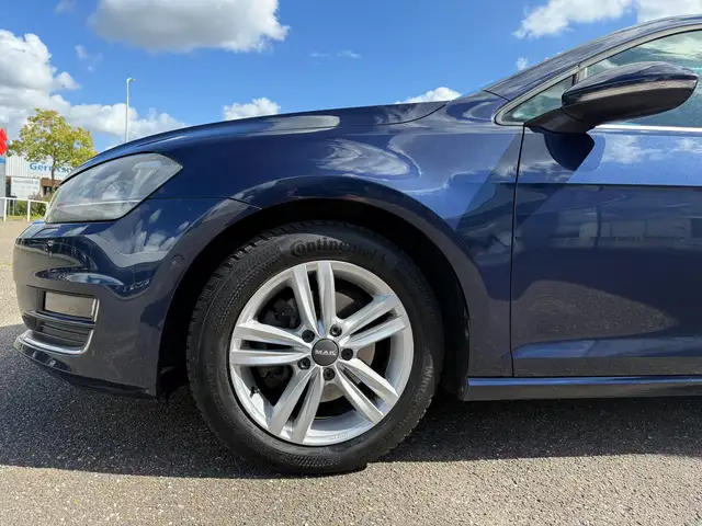 Volkswagen Golf view 6