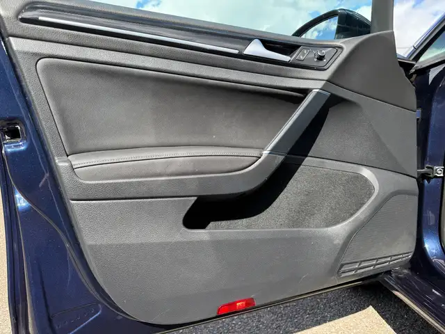 Volkswagen Golf view 12