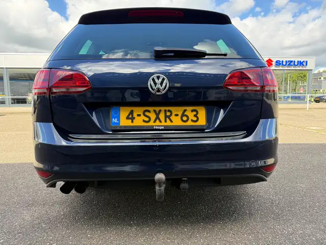 Volkswagen Golf view 3