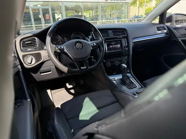 Volkswagen Golf view 10